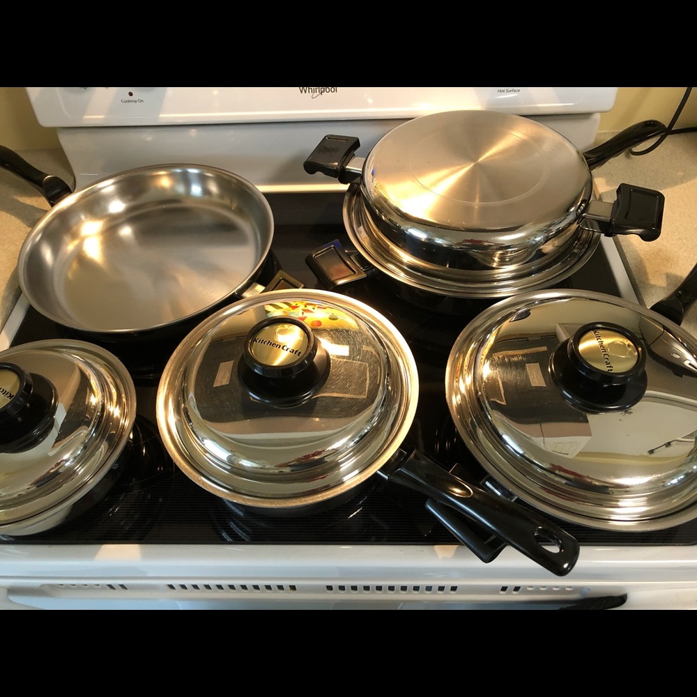 9 piece set of stainless steel cookware with lids and hot plate.